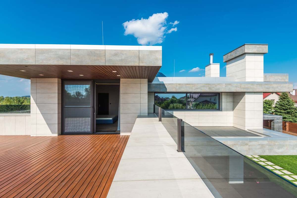 Deck de madeira e piso externo impermeabilizados e protegidos